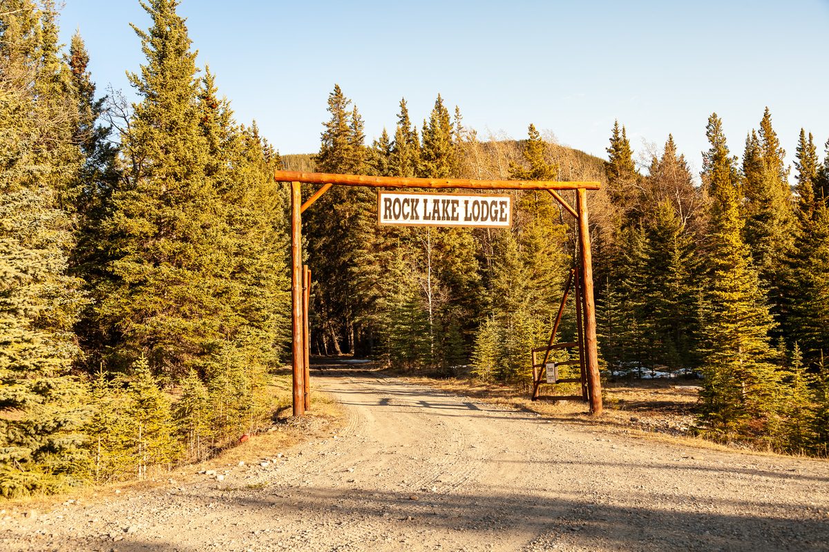 A private cabin at Rock Lake Earth Lodge