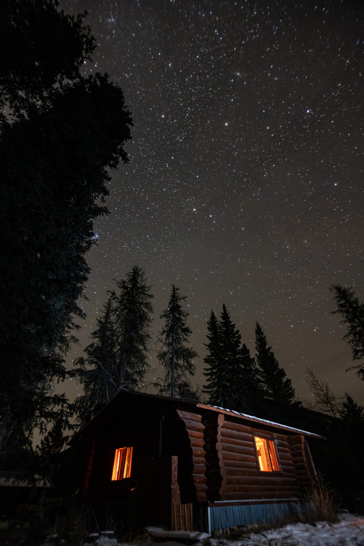 A cabin bedroom at Rock Lake Earth Lodge