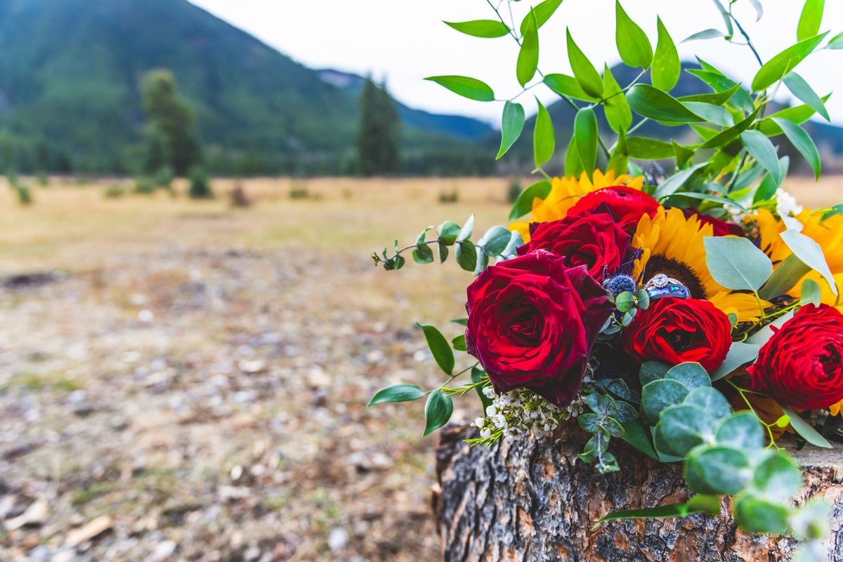 Rustic wedding décor at Rock Lake